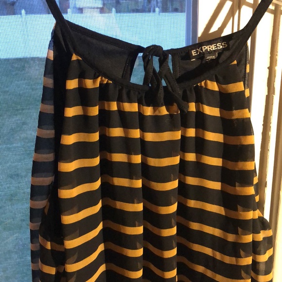 Express Sleeveless Blouse - Picture 2 of 3